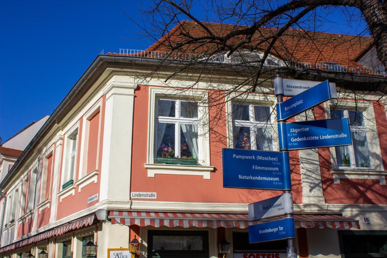Cafe Alice & Pension Gmbh Potsdam Esterno foto