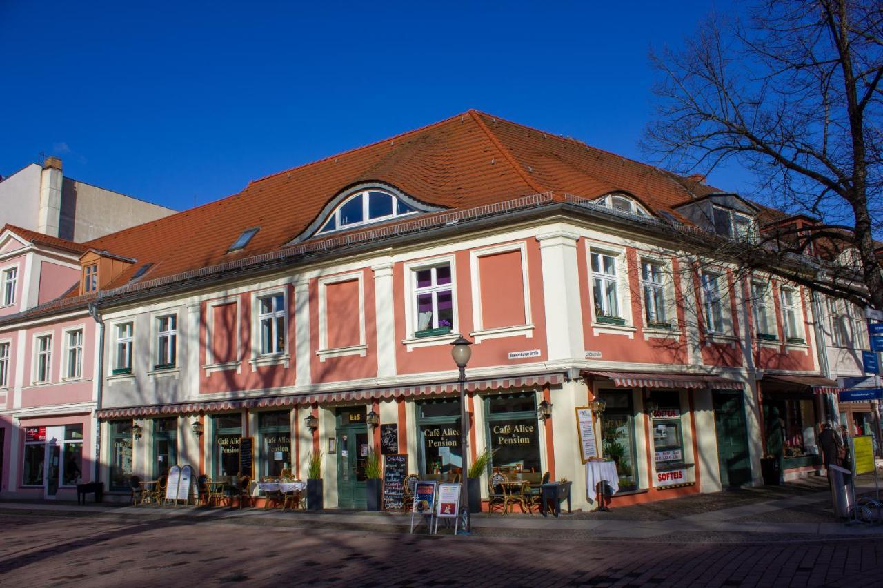 Cafe Alice & Pension Gmbh Potsdam Esterno foto